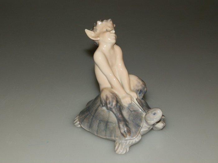Royal Copenhagen - Beeld, Fauno su tartaruga - 10 cm -, Antiek en Kunst, Antiek | Glaswerk en Kristal