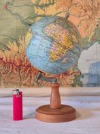 Globe terrestre de table - Girard, Barrere et Thomas,