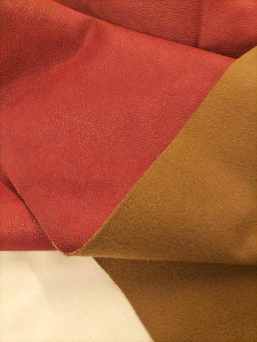 Pregiata ecopelle rossa made in Italy - Textiel - 320 cm -, Antiek en Kunst, Antiek | Tapijten, Tafelkleden en Textiel