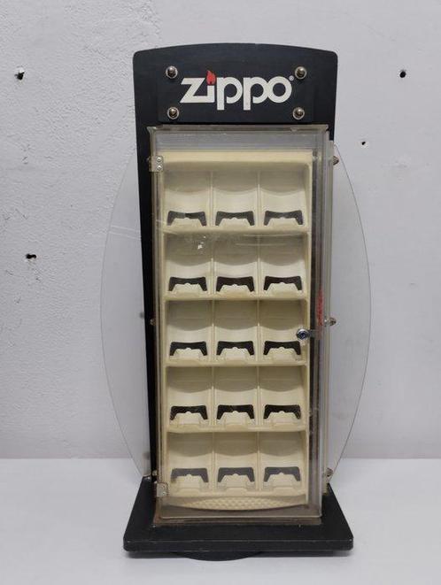Zippo - Vitrine - Plastique, Antiek en Kunst, Antiek | Wandborden en Tegels