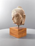 Heidense periode Een zeldzaam zandstenen hoofd van Boeddha -