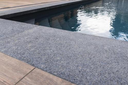 Zwembadranden in natuursteen Black Granada - 80x40x5/3 cm, Tuin en Terras, Tegels en Klinkers, Overige typen, Nieuw, 10 m² of meer